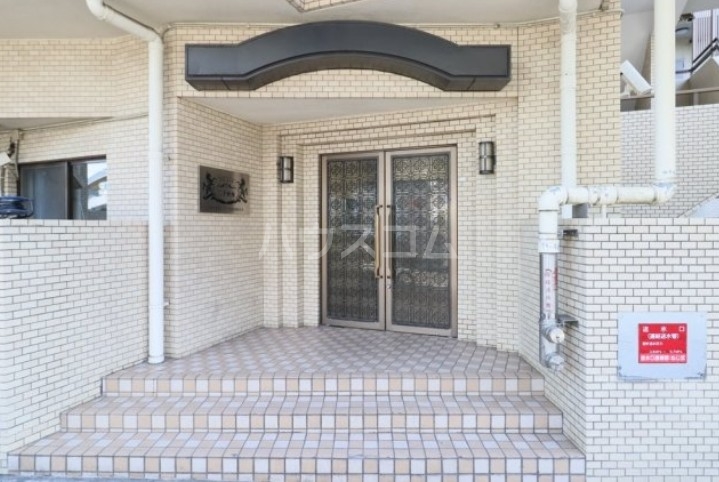 28/30 エントランス