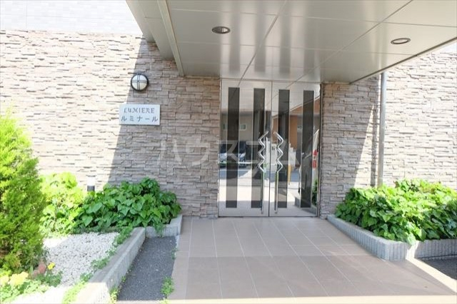 23/30 エントランス