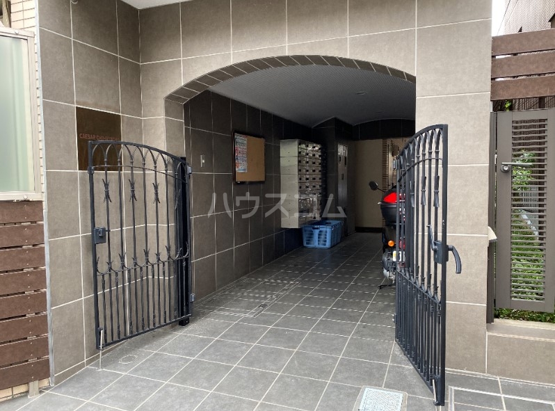 21/25 エントランス