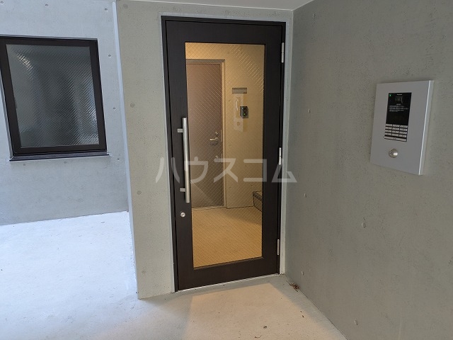 20/30 エントランス