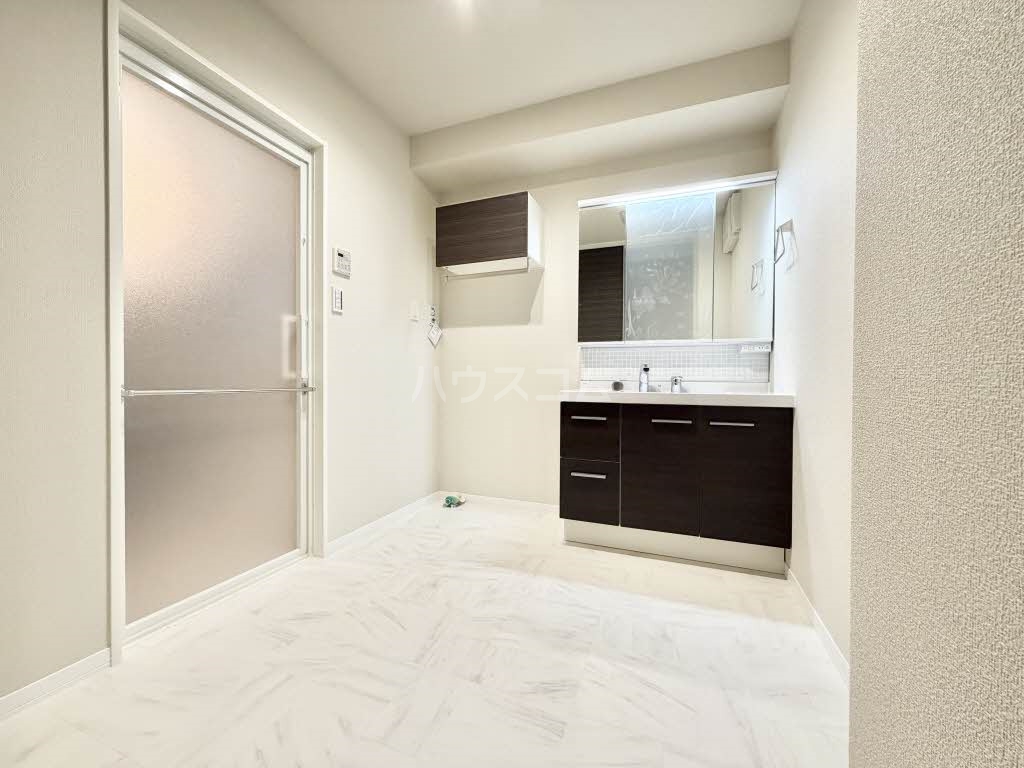 27/30 エントランス