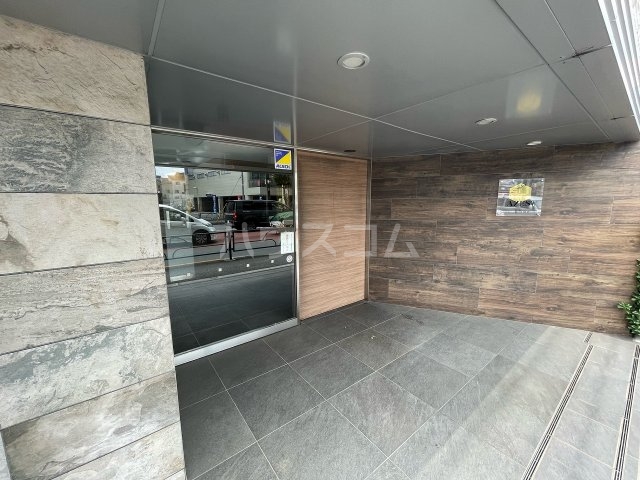 22/28 エントランス