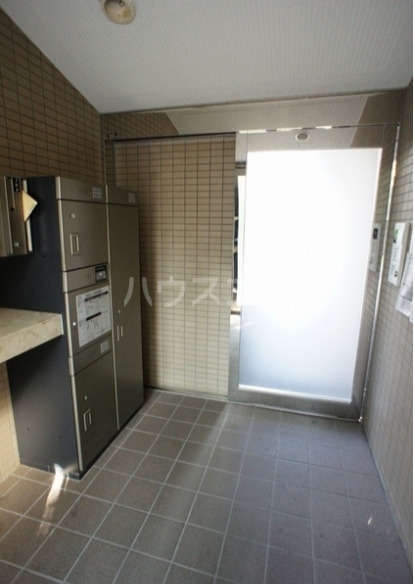 16/25 エントランス