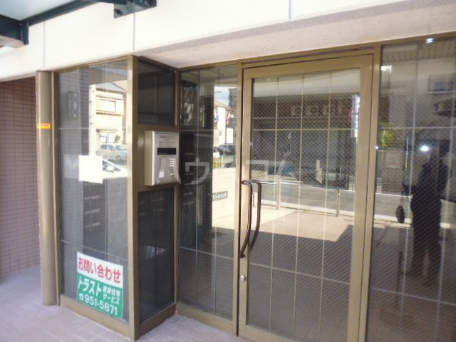 28/30 エントランス