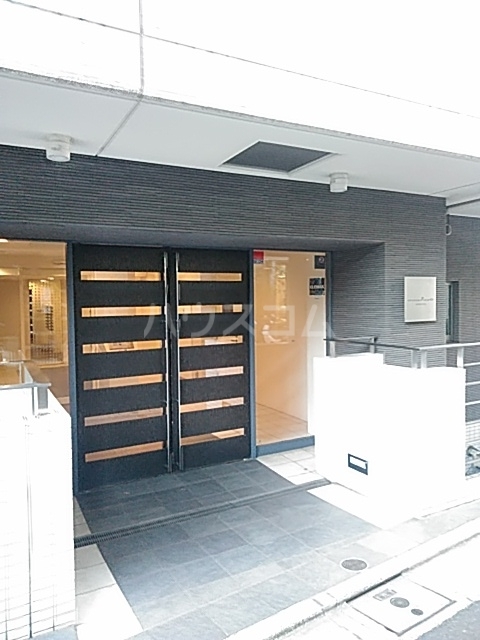 18/27 エントランス