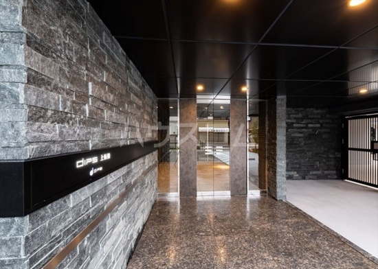 24/30 エントランス