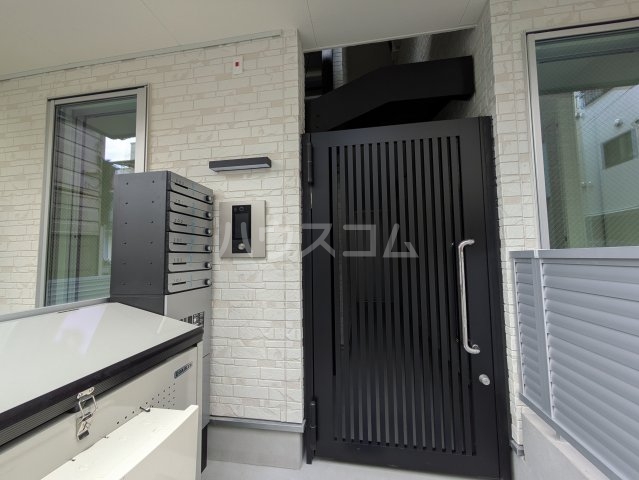 21/30 エントランス