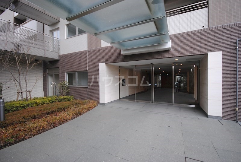 21/30 エントランス