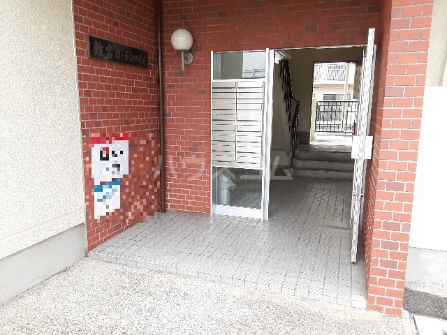 26/30 エントランス