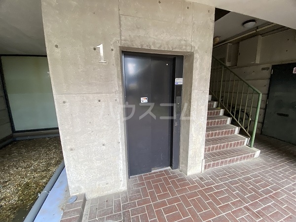 25/30 エントランス