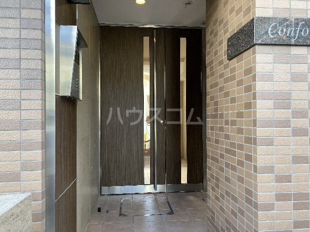 18/25 エントランス