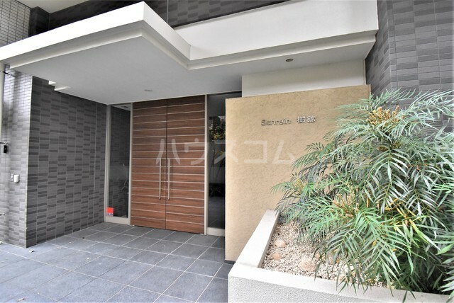 14/20 エントランス