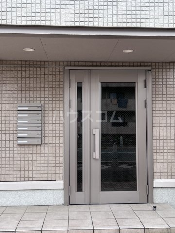 23/29 エントランス