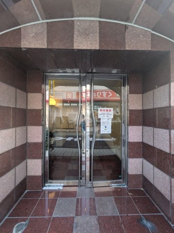 21/30 エントランス