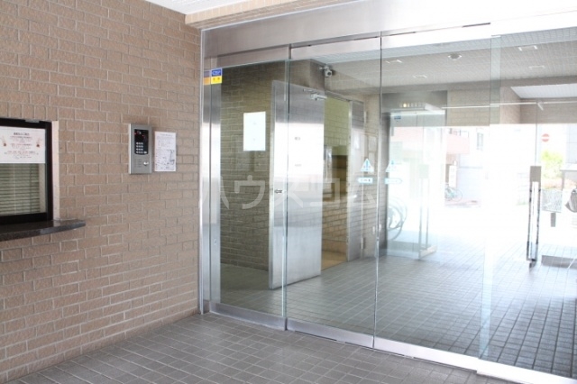 16/18 エントランス