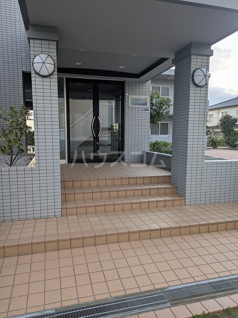 22/30 エントランス