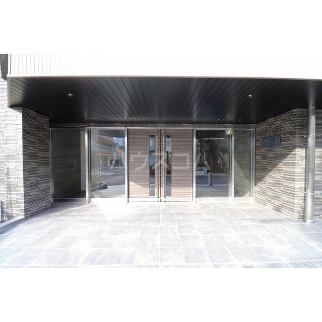 16/19 エントランス