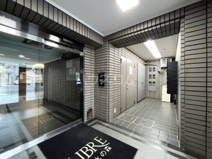 23/28 エントランス