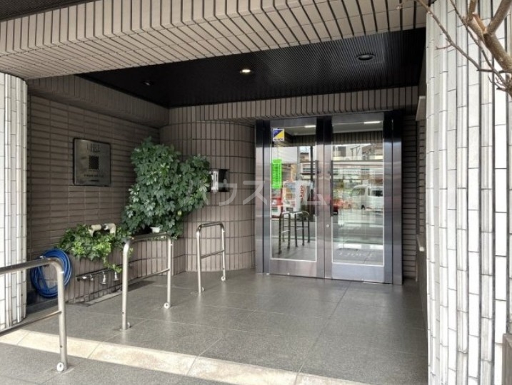 24/28 エントランス