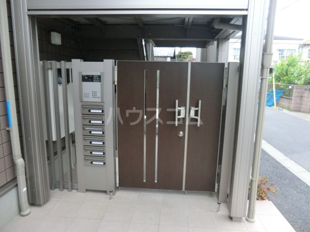 16/21 エントランス