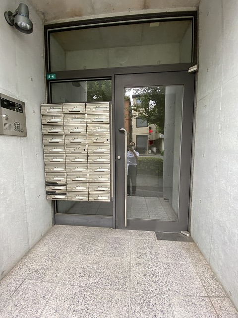 23/30 エントランス