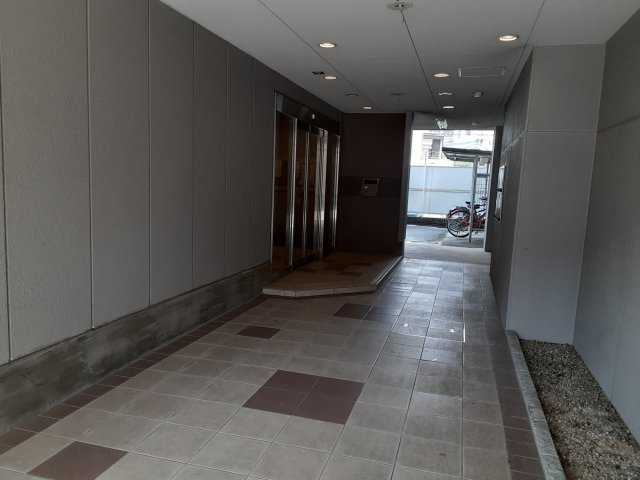 21/28 エントランス