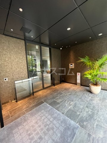 24/30 エントランス