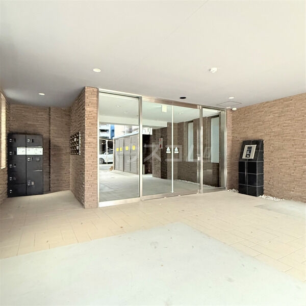 13/14 エントランス