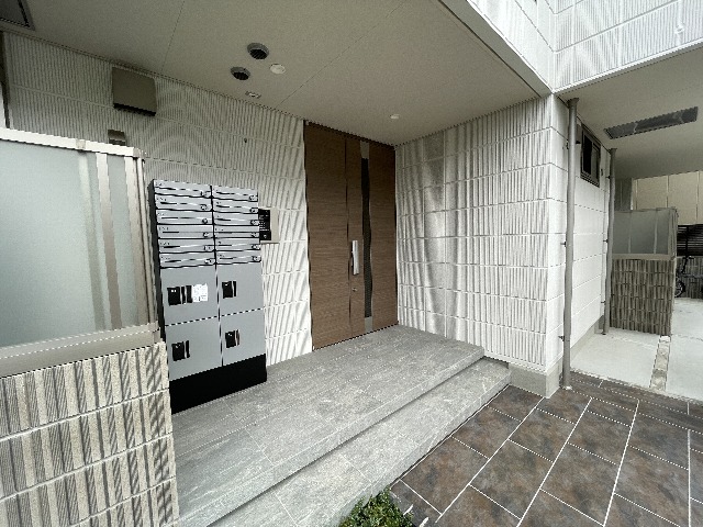 28/30 エントランス