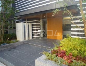 24/30 エントランス