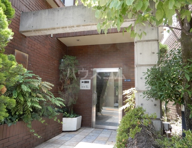 18/29 エントランス