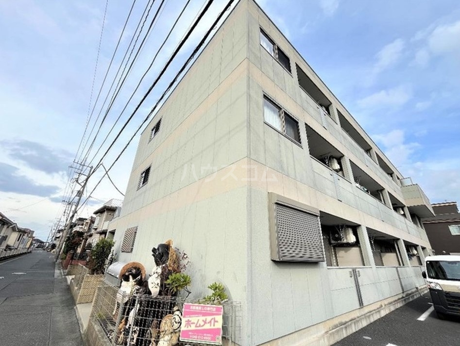 23/26 エントランス