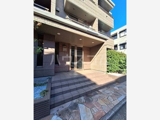 21/30 エントランス