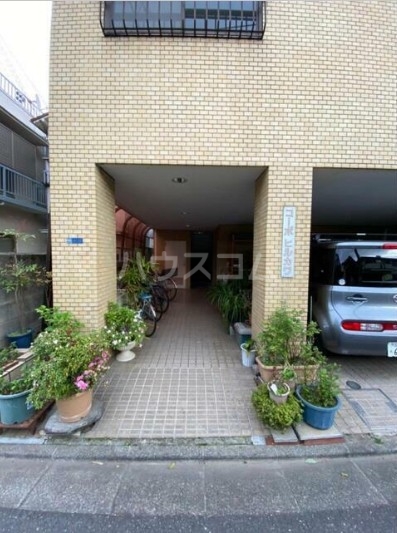 16/22 エントランス