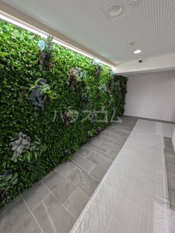 27/30 エントランス