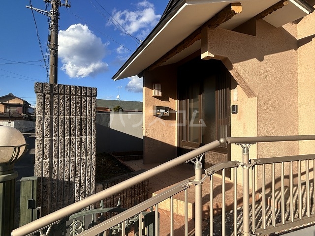 27/30 エントランス