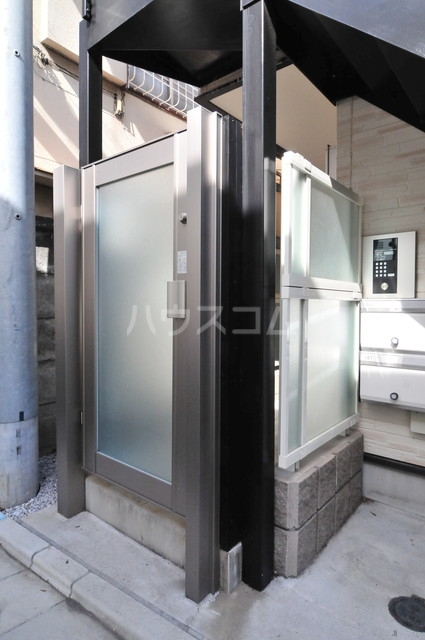 20/27 エントランス