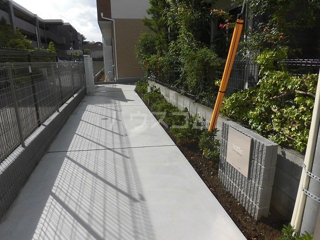 21/27 エントランス