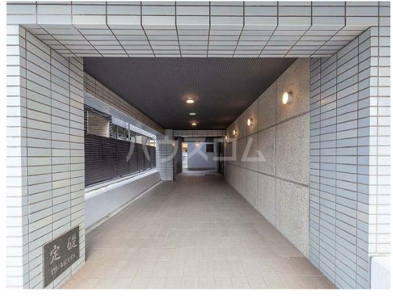 26/30 エントランス