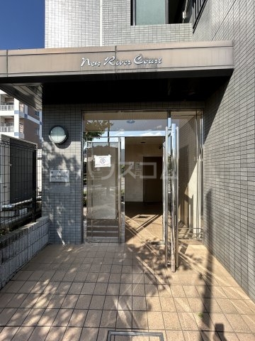 21/30 エントランス