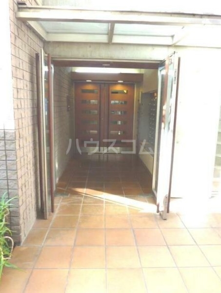 18/27 エントランス