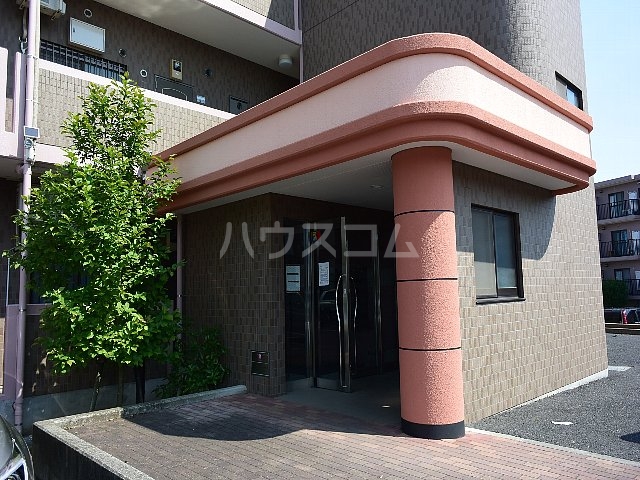 24/25 エントランス