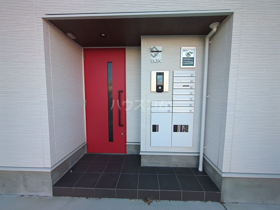 21/30 エントランス