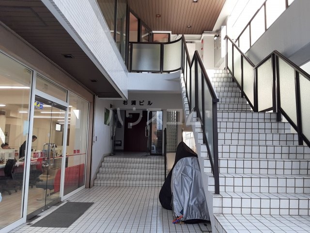 22/28 エントランス