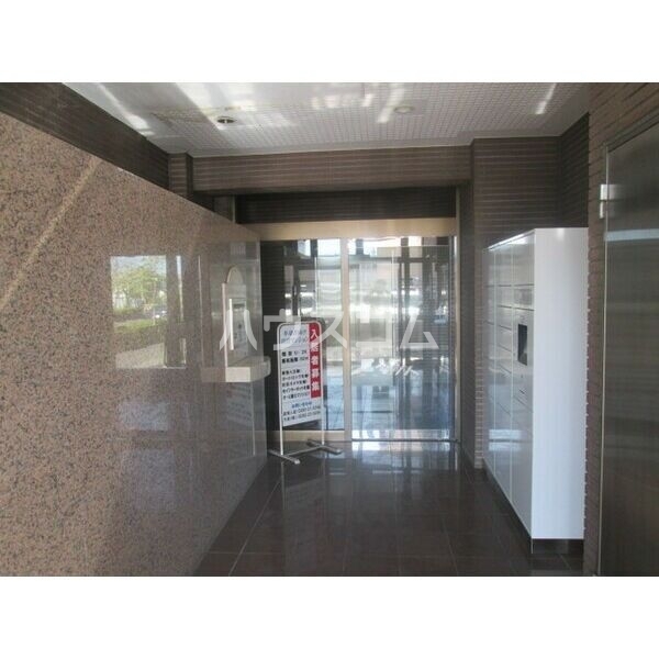 22/26 エントランス