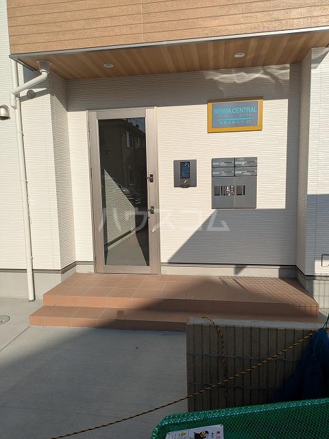 27/30 エントランス