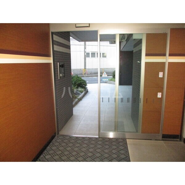 18/29 エントランス