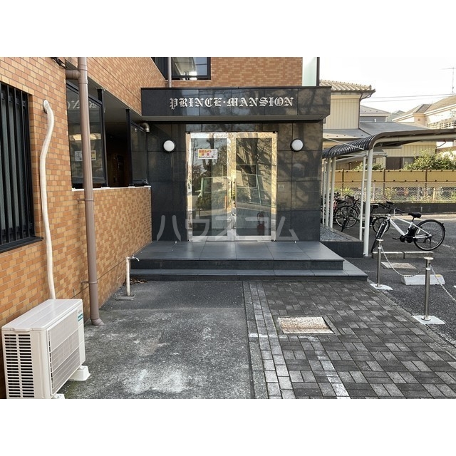 23/27 エントランス