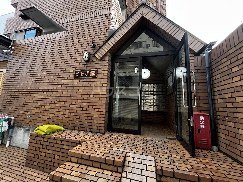 23/27 エントランス