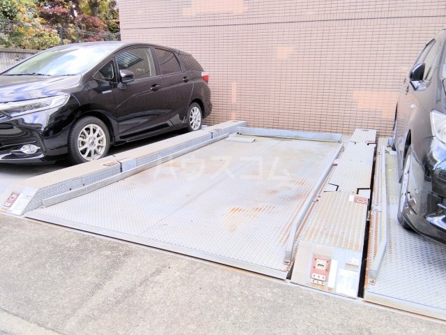 28/30 駐車場